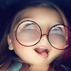 Meet your Posher, Emi